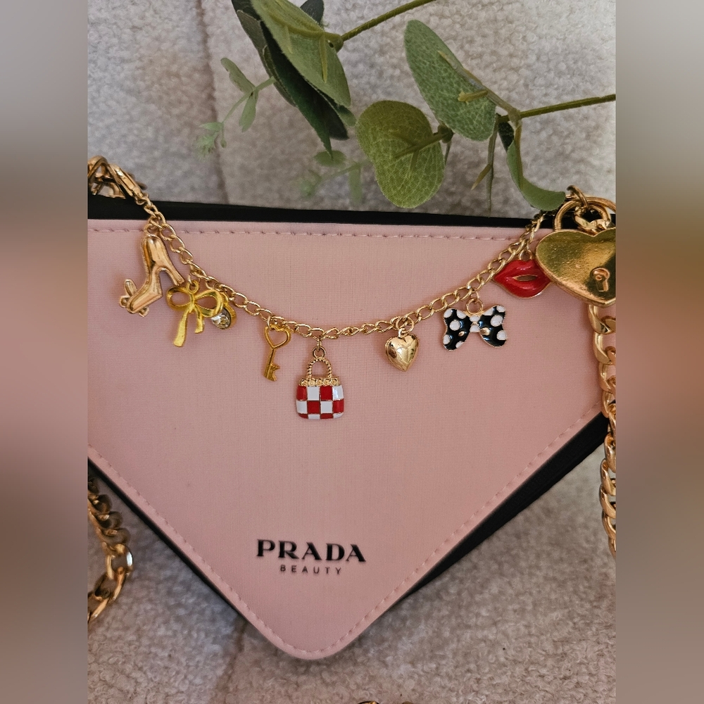 Prada Beauty Triangular Pouch. - Picture 4 of 12